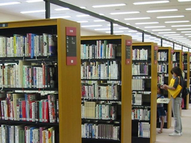 図書館へ行こう！